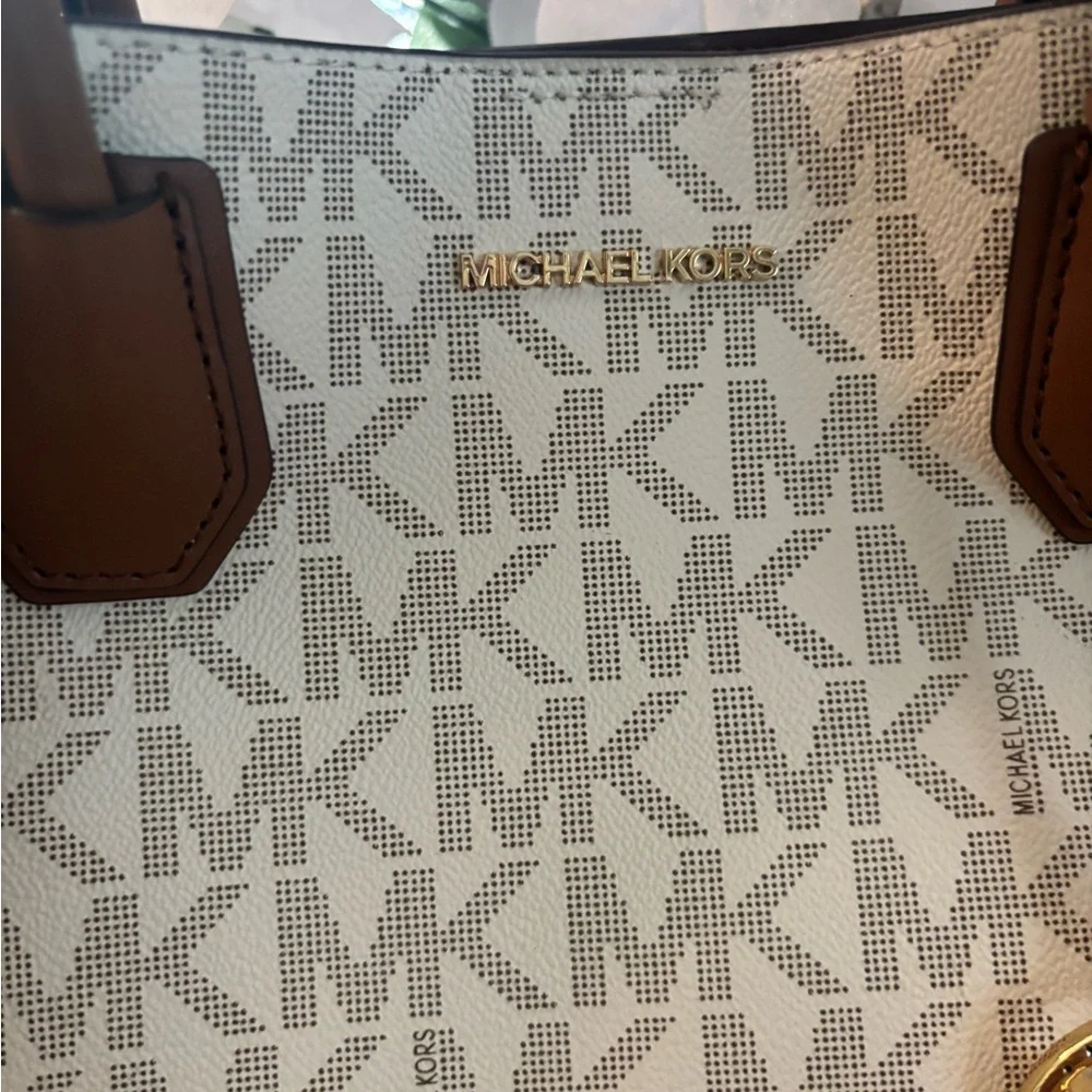NWT Michael Kors Cream and Brown Logo Tote With Crossbody Strap - Picture 4 of 8